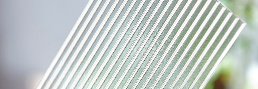 How long does polycarbonate last? 10 years and more, up to 20 with the right UV protection. Yellowing, heat, cold, sand and a comparison with other materials.